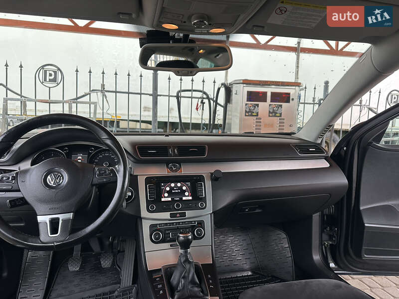 Універсал Volkswagen Passat 2010 в Харкові