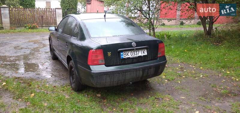 Седан Volkswagen Passat 1997 в Костополе