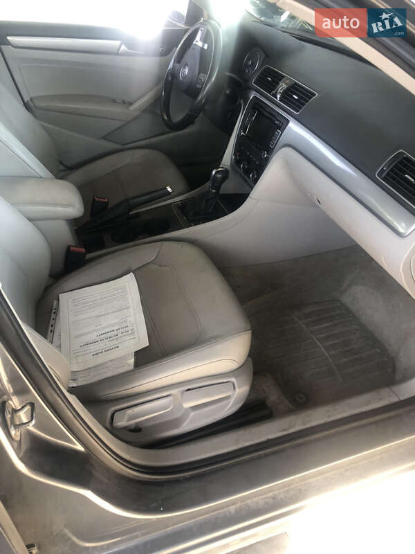 Седан Volkswagen Passat 2015 в Луцке