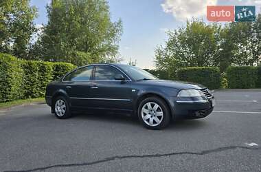 Седан Volkswagen Passat 2004 в Киеве