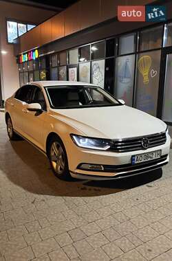 Седан Volkswagen Passat 2015 в Ужгороде