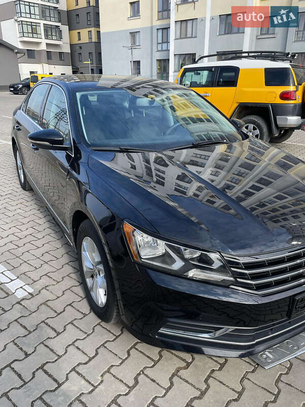 Седан Volkswagen Passat 2016 в Ивано-Франковске