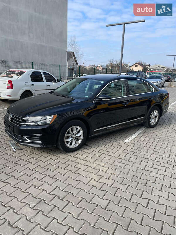 Седан Volkswagen Passat 2016 в Ивано-Франковске