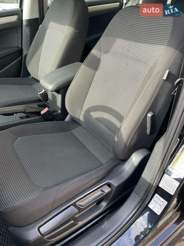 Седан Volkswagen Passat 2016 в Ивано-Франковске