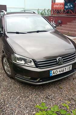 Універсал Volkswagen Passat 2012 в Ужгороді