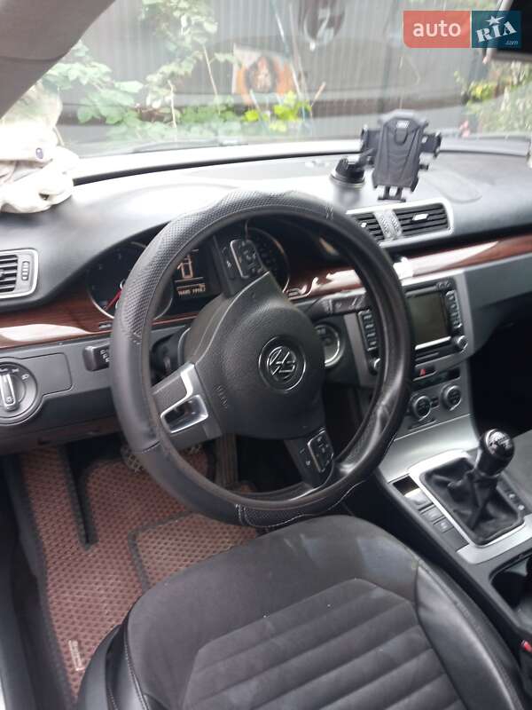 Універсал Volkswagen Passat 2012 в Хусті