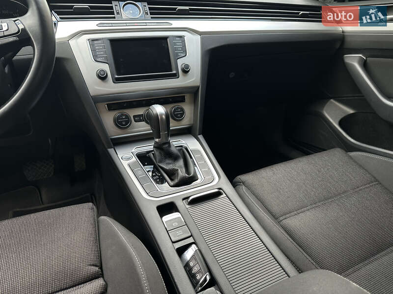 Универсал Volkswagen Passat 2016 в Житомире фото 27 Универсал Volkswagen Passat 2016 в Житомире
