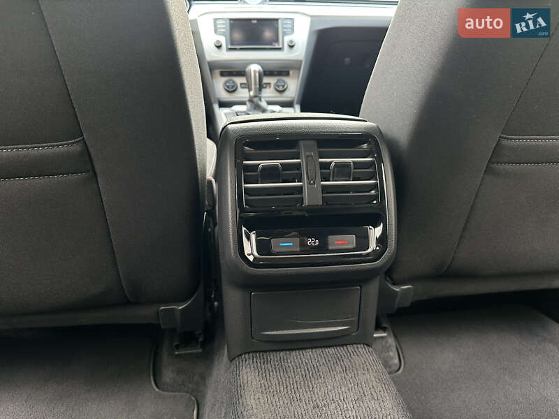 Универсал Volkswagen Passat 2016 в Житомире фото 30 Универсал Volkswagen Passat 2016 в Житомире