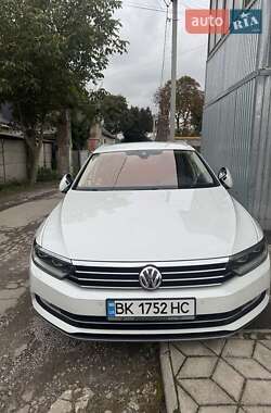 Універсал Volkswagen Passat 2017 в Рівному