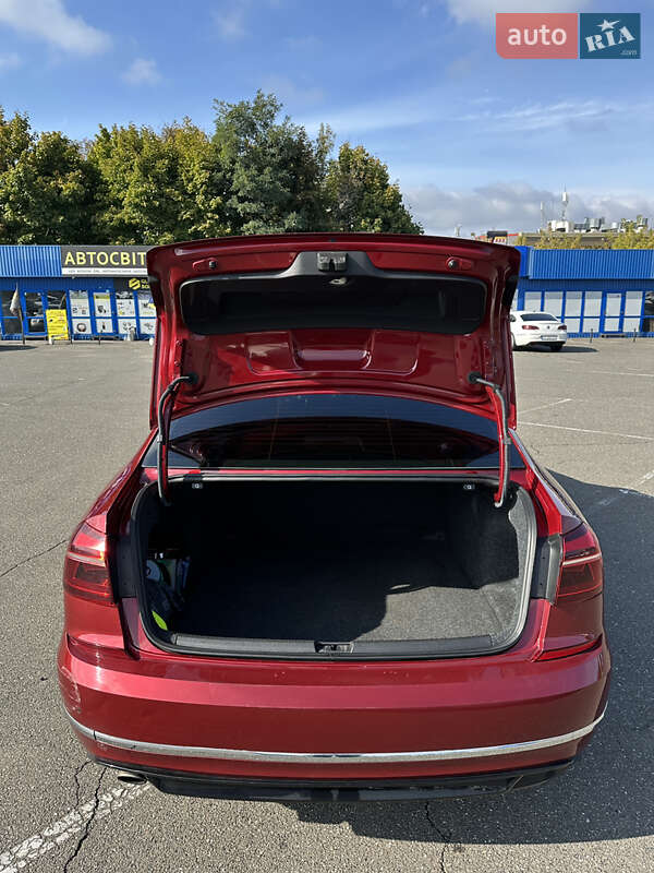 Седан Volkswagen Passat 2016 в Києві