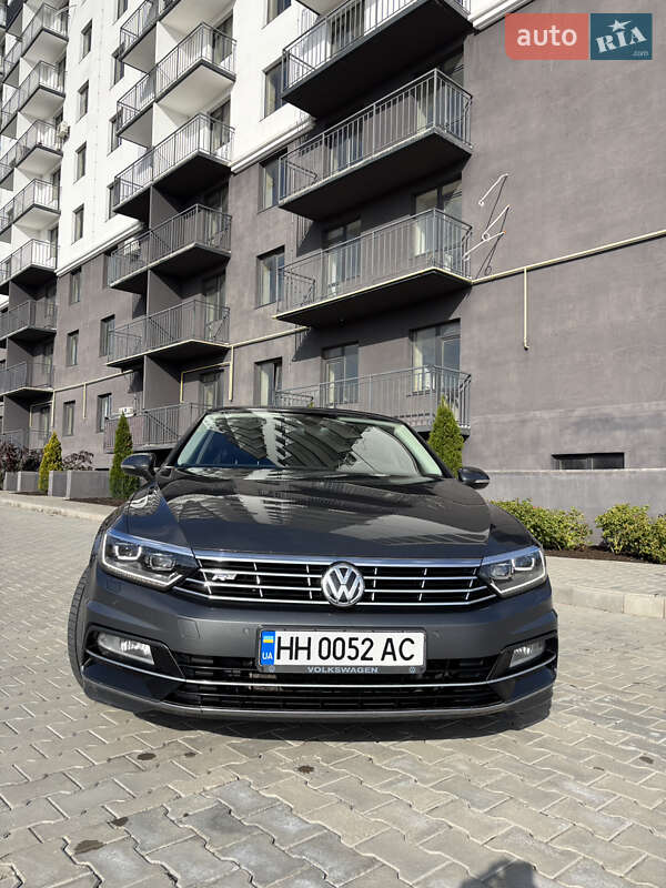 Седан Volkswagen Passat 2016 в Южном
