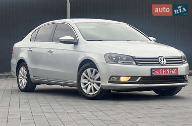 Седан Volkswagen Passat 2011 в Самборі