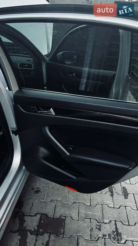 Седан Volkswagen Passat 2011 в Сумах