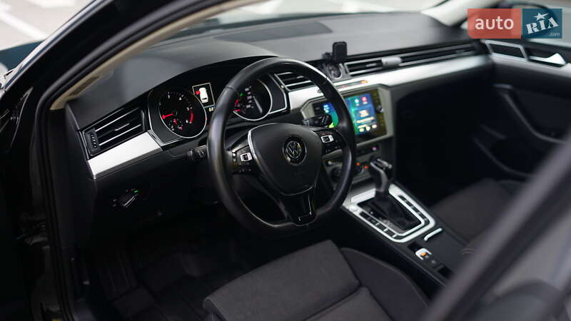 Универсал Volkswagen Passat 2017 в Львове
