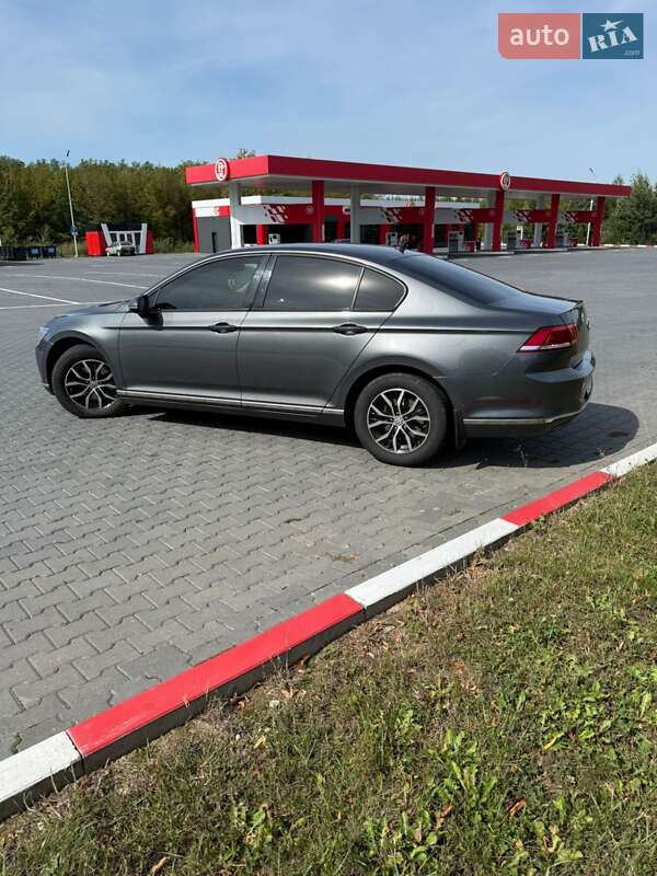 Седан Volkswagen Passat 2016 в Чернівцях