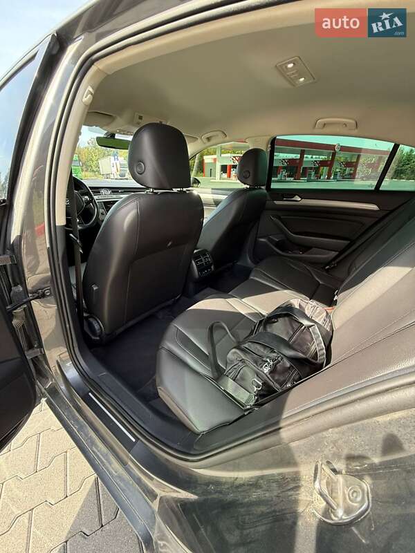 Седан Volkswagen Passat 2016 в Чернівцях