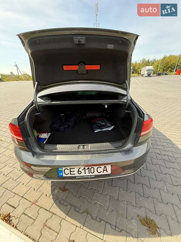 Седан Volkswagen Passat 2016 в Чернівцях