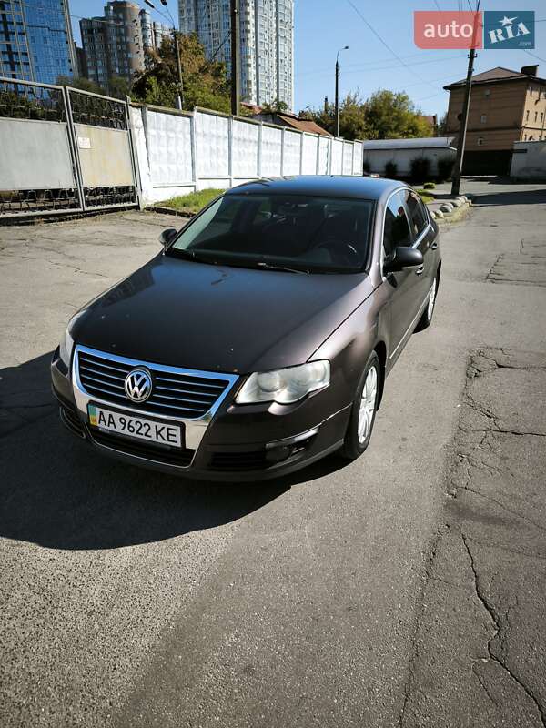 Седан Volkswagen Passat 2007 в Киеве