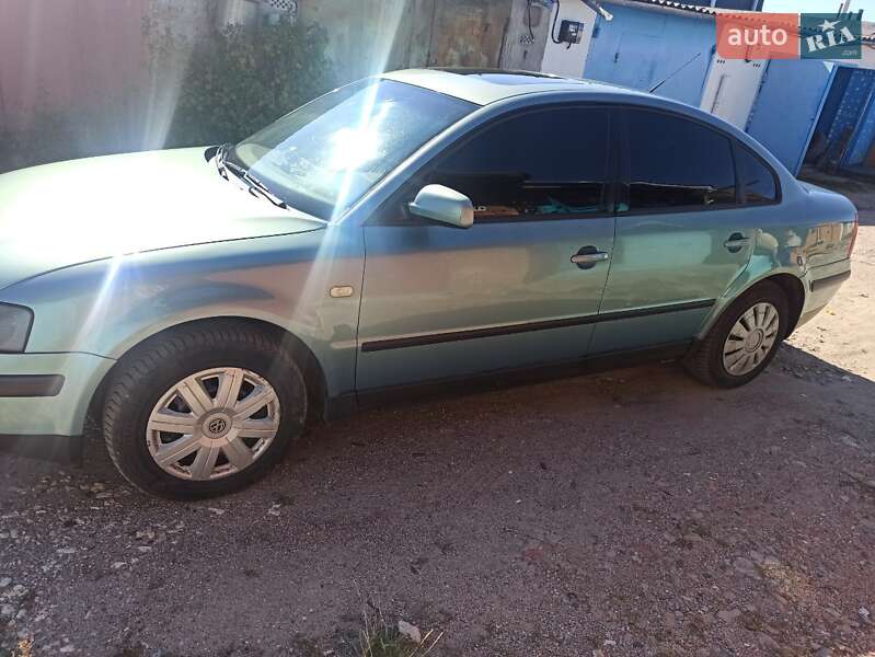 Седан Volkswagen Passat 1999 в Хмельницком