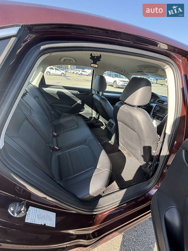 Седан Volkswagen Passat 2013 в Киеве