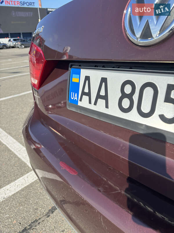 Седан Volkswagen Passat 2013 в Киеве