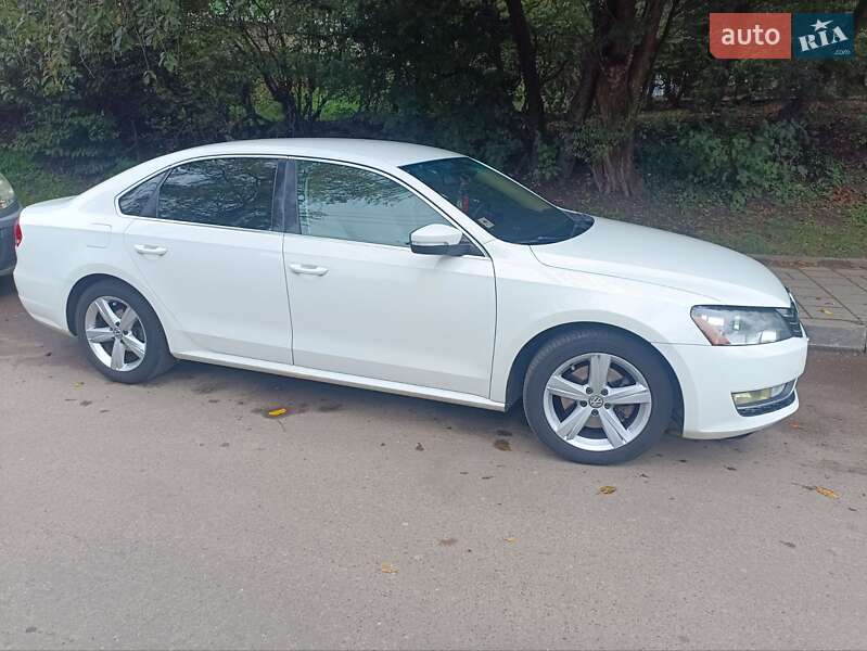 Седан Volkswagen Passat 2012 в Львове