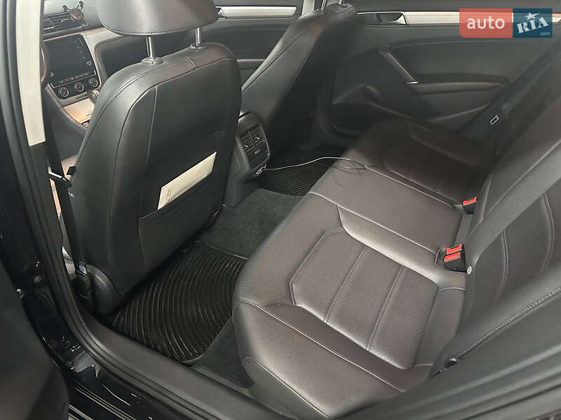 Седан Volkswagen Passat 2018 в Киеве фото 14 Седан Volkswagen Passat 2018 в Киеве