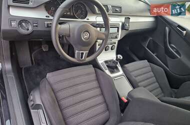 Седан Volkswagen Passat 2009 в  фото 20 Седан Volkswagen Passat 2009 в