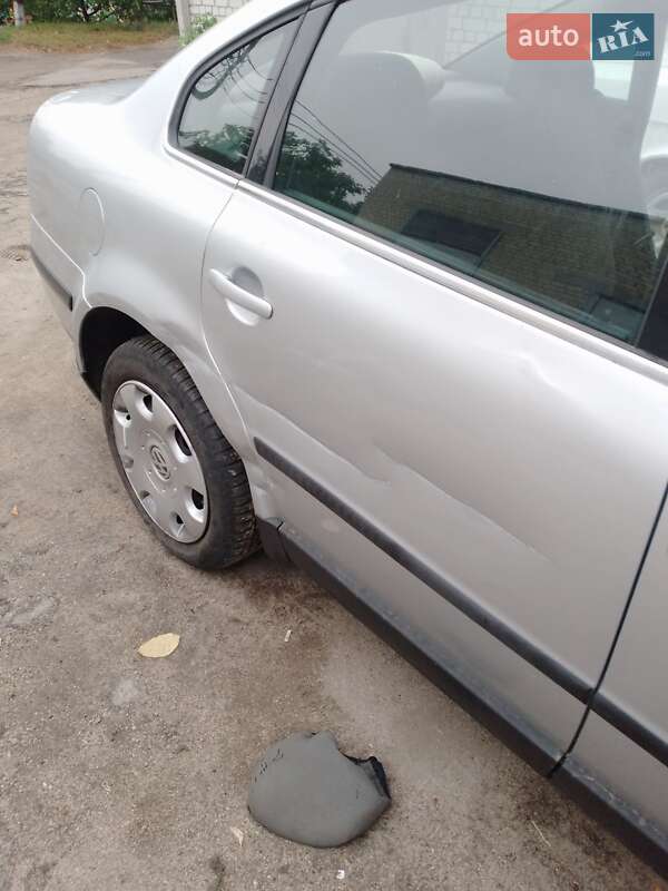 Седан Volkswagen Passat 2001 в Мироновке