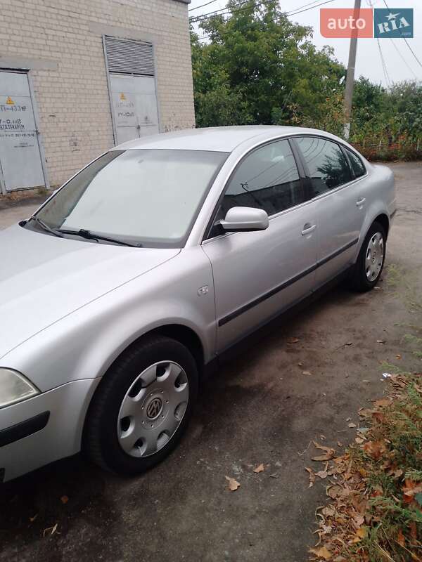 Седан Volkswagen Passat 2001 в Мироновке