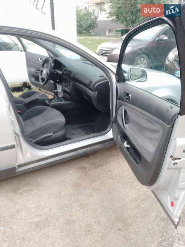 Седан Volkswagen Passat 2001 в Мироновке