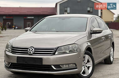Седан Volkswagen Passat 2012 в Звягеле
