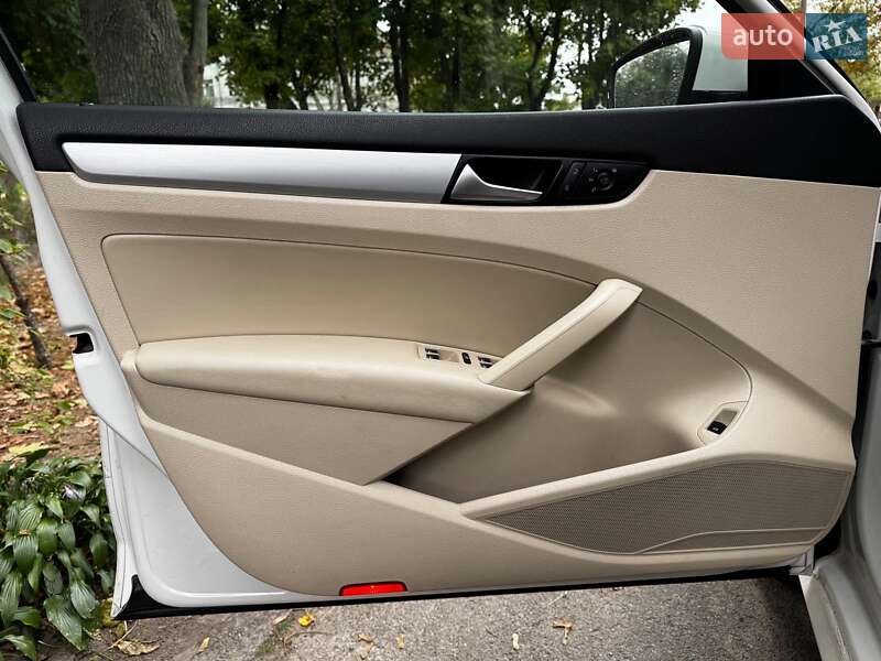 Седан Volkswagen Passat 2012 в Киеве