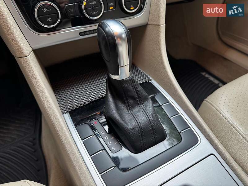 Седан Volkswagen Passat 2012 в Киеве