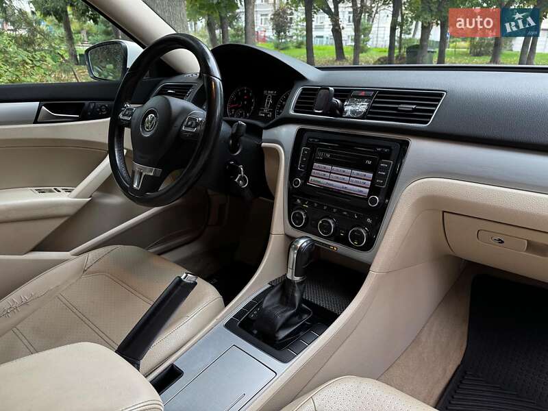 Седан Volkswagen Passat 2012 в Киеве