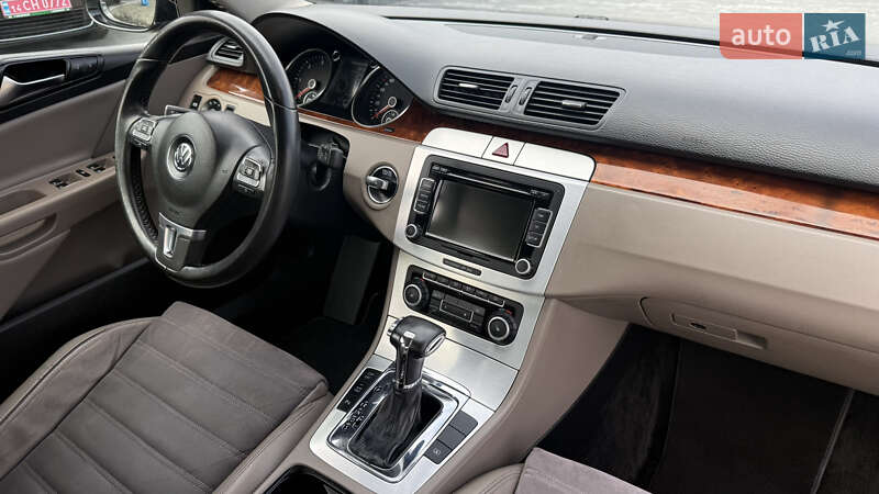 Седан Volkswagen Passat 2010 в Калуше