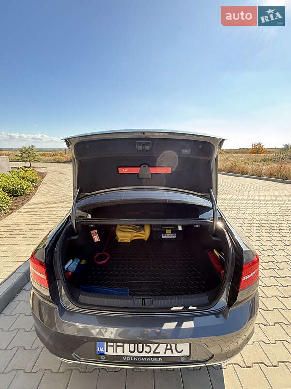 Седан Volkswagen Passat 2016 в Южном