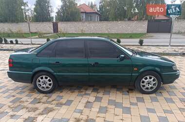 Седан Volkswagen Passat 1995 в 