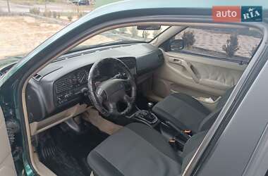 Седан Volkswagen Passat 1995 в 