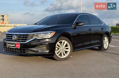 Седан Volkswagen Passat 2019 в Львове