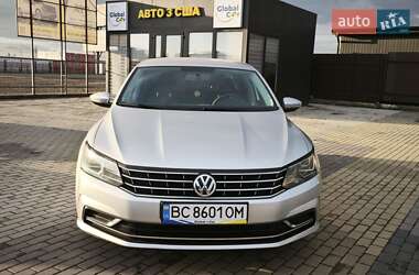 Седан Volkswagen Passat 2015 в Львове
