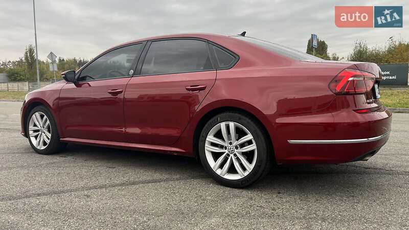 Седан Volkswagen Passat 2018 в Киеве