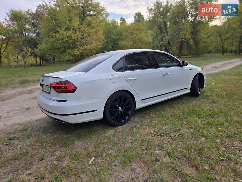 Седан Volkswagen Passat 2018 в Днепре