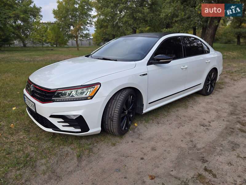 Седан Volkswagen Passat 2018 в Днепре