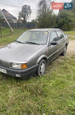Седан Volkswagen Passat 1990 в Горохове