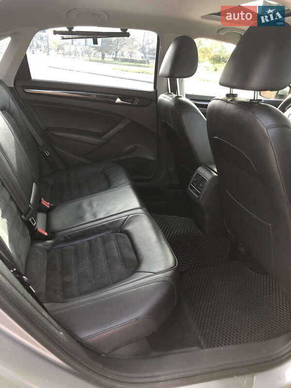 Седан Volkswagen Passat 2013 в Киеве