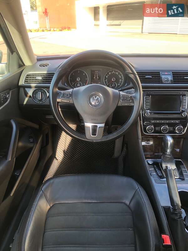 Седан Volkswagen Passat 2013 в Киеве