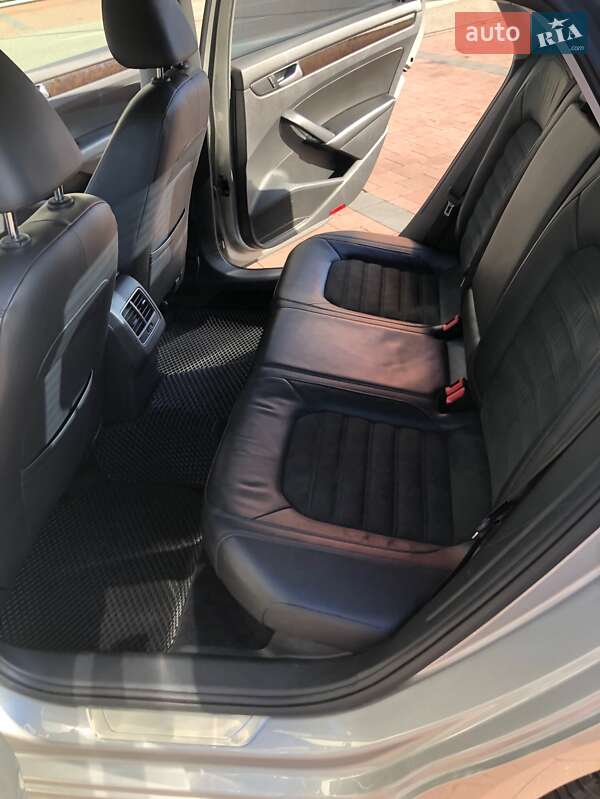 Седан Volkswagen Passat 2013 в Киеве