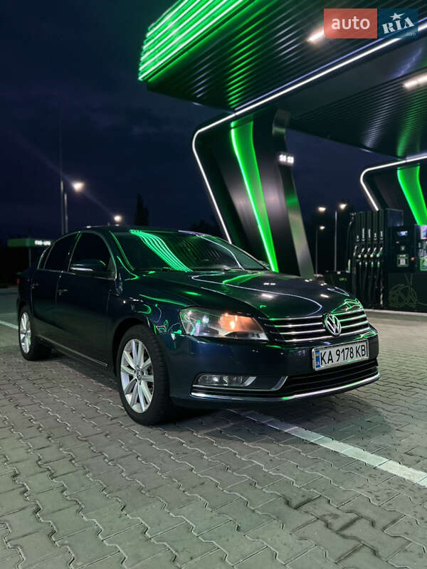 Седан Volkswagen Passat 2013 в Києві