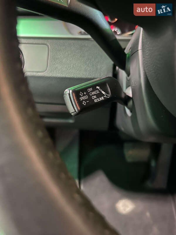 Седан Volkswagen Passat 2013 в Києві
